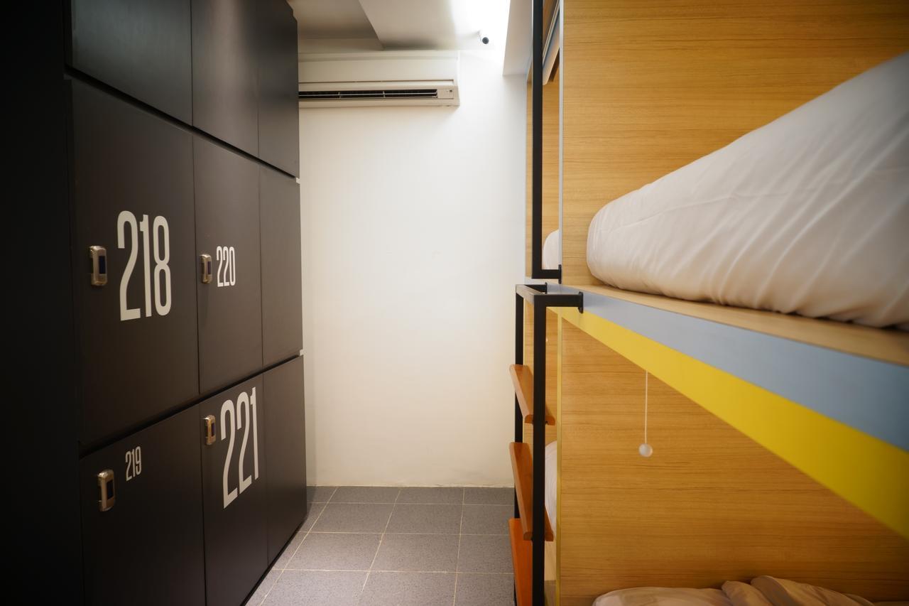Borough Capsule Hostel Bali Legian Exteriér fotografie