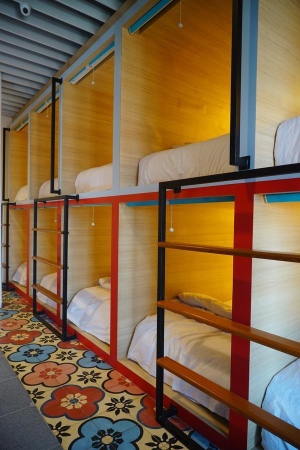 Borough Capsule Hostel Bali Legian Exteriér fotografie